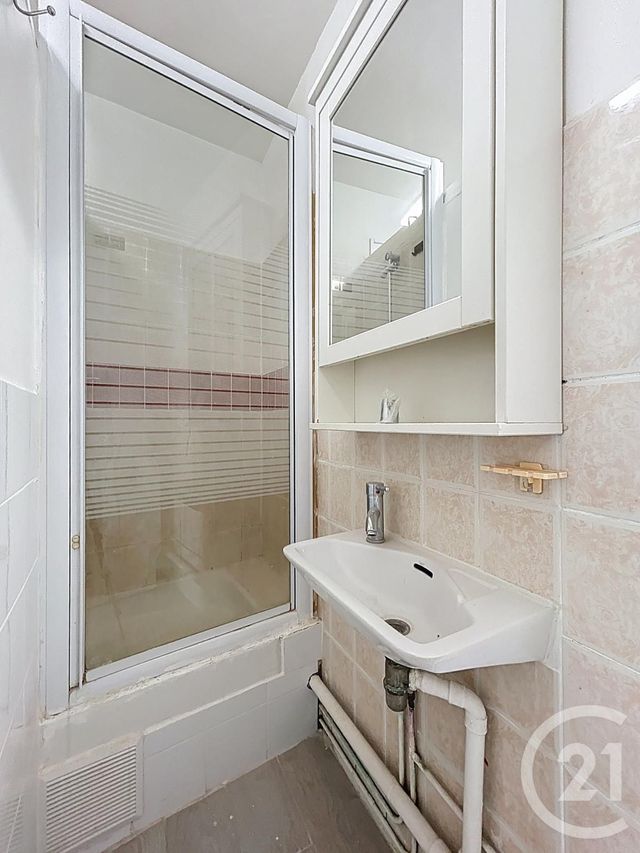 Afficher la photo en grand Appartement F2 à vendre - 2 pièces - 22.84 m2 - PARIS - 75020 - ILE-DE-FRANCE - Century 21 Gambetta Immobilier