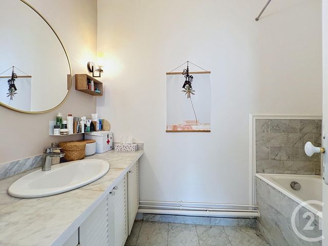 Appartement F2 à vendre - 2 pièces - 41.8 m2 - PARIS - 75011 - ILE-DE-FRANCE - Century 21 Gambetta Immobilier