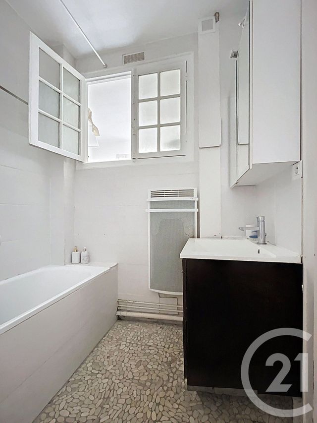 Afficher la photo en grand Appartement F4 à vendre - 4 pièces - 70.11 m2 - PARIS - 75020 - ILE-DE-FRANCE - Century 21 Gambetta Immobilier