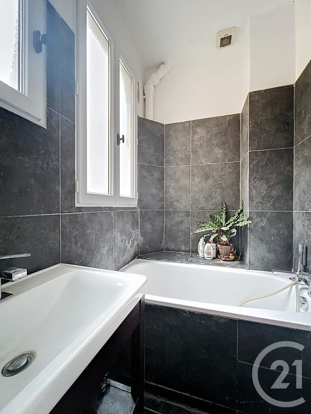 Appartement F4 à vendre - 4 pièces - 61.59 m2 - PARIS - 75020 - ILE-DE-FRANCE - Century 21 Gambetta Immobilier