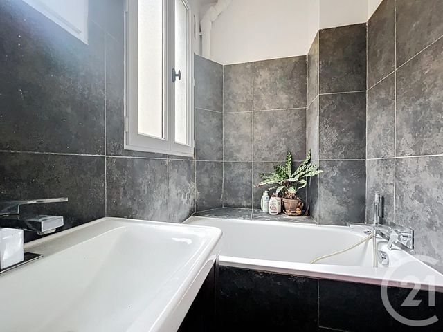 Appartement T3 à vendre - 3 pièces - 61.59 m2 - PARIS - 75020 - ILE-DE-FRANCE - Century 21 Gambetta Immobilier