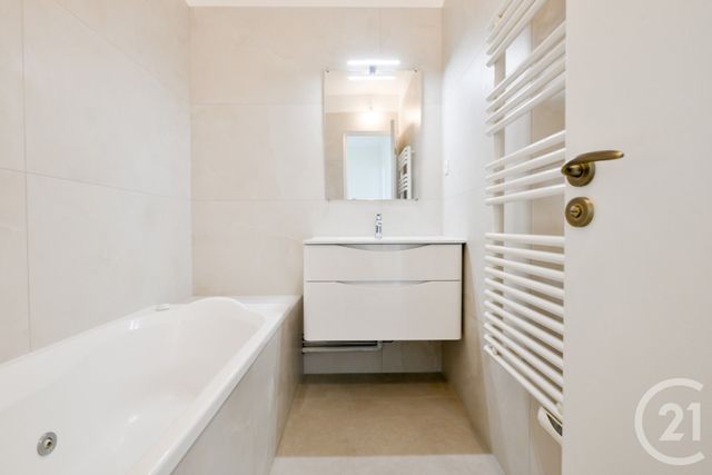 Appartement F7 à vendre - 6 pièces - 104.07 m2 - PARIS - 75020 - ILE-DE-FRANCE - Century 21 Gambetta Immobilier