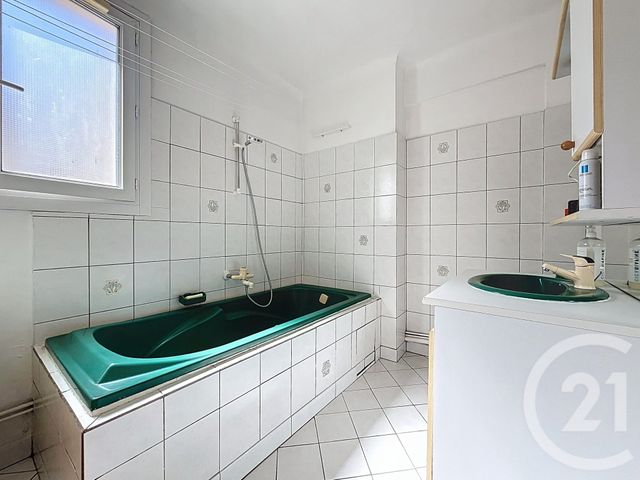 Afficher la photo en grand Appartement F3 à vendre - 3 pièces - 81.3 m2 - PARIS - 75020 - ILE-DE-FRANCE - Century 21 Gambetta Immobilier